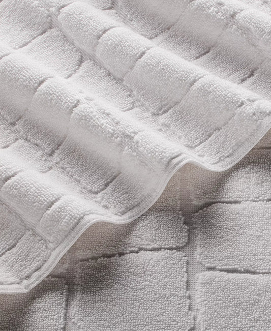 Lacoste Heritage Croc Scale Cotton Bath Towel (30" x 56", White)