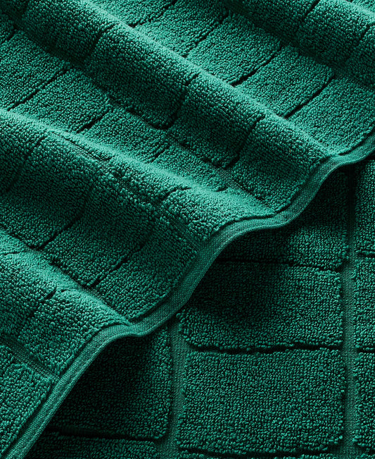 Lacoste Heritage Croc Scale Cotton Bath Towel (30" x 56", Croc Green)