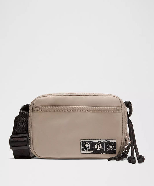 Lululemon Team Canada Future Legacy Easy Access Bag 1.5L (COC CPC Logo) in Rock Dust/Black